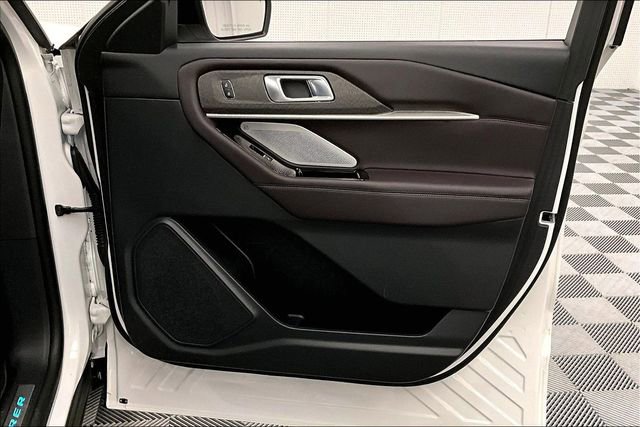 Used 2025 Ford Explorer Platinum image 20