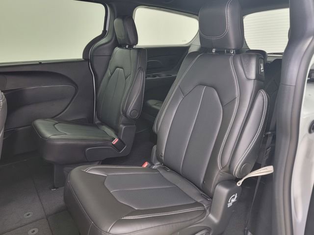 New 2026 Chrysler Pacifica Select image 18