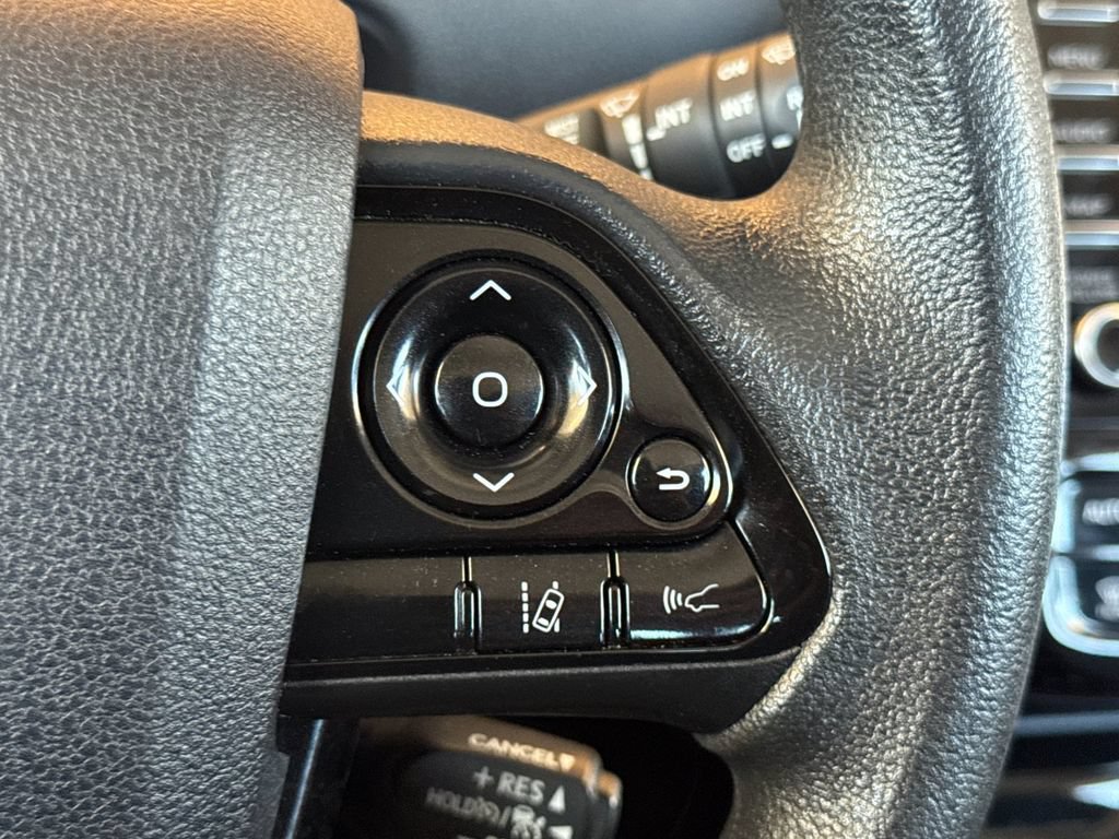 Used 2022 Toyota Prius LE FWD image 30