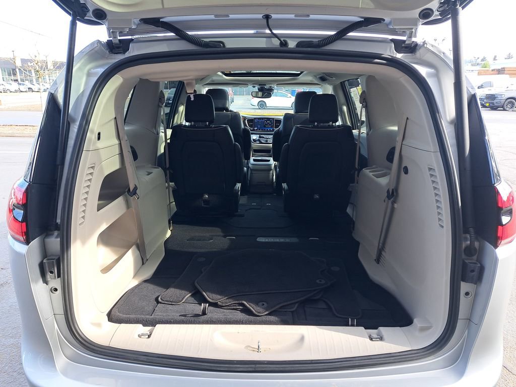 Used 2024 Chrysler Pacifica Limited FWD image 20