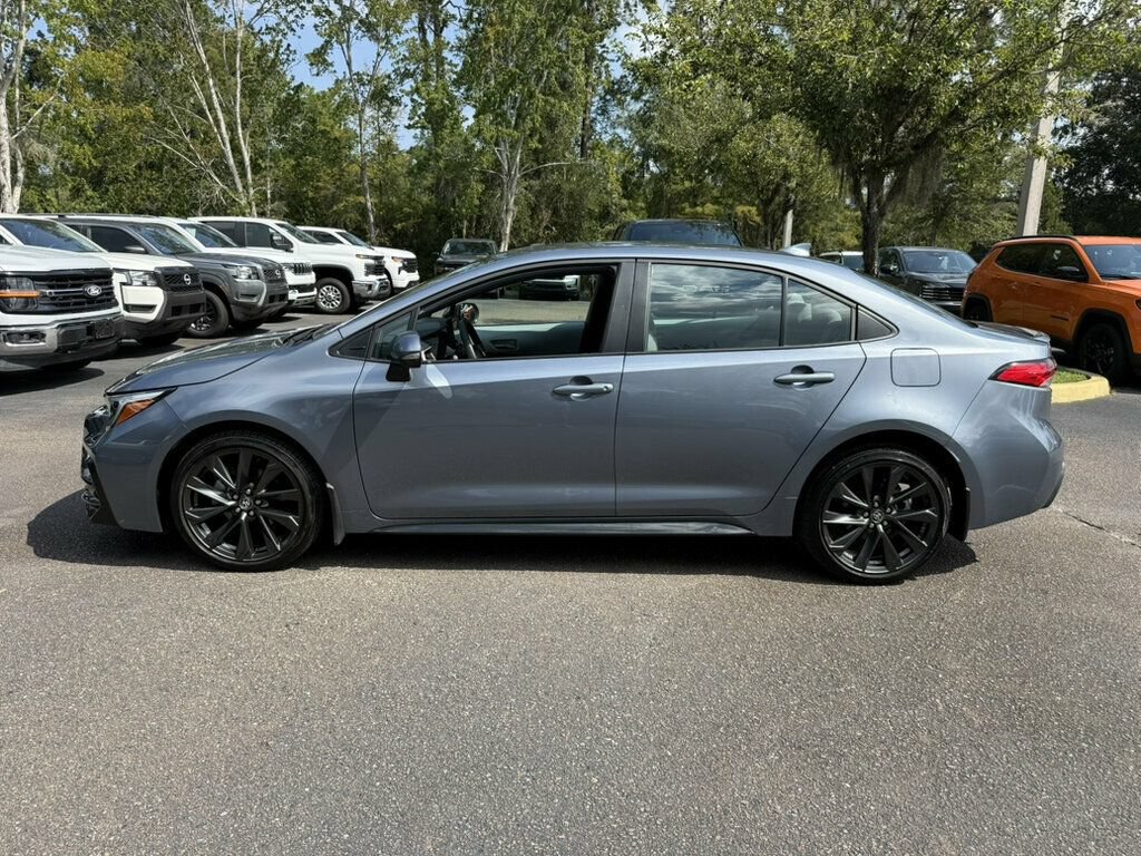 Used 2026 Toyota Corolla SE FWD image 2