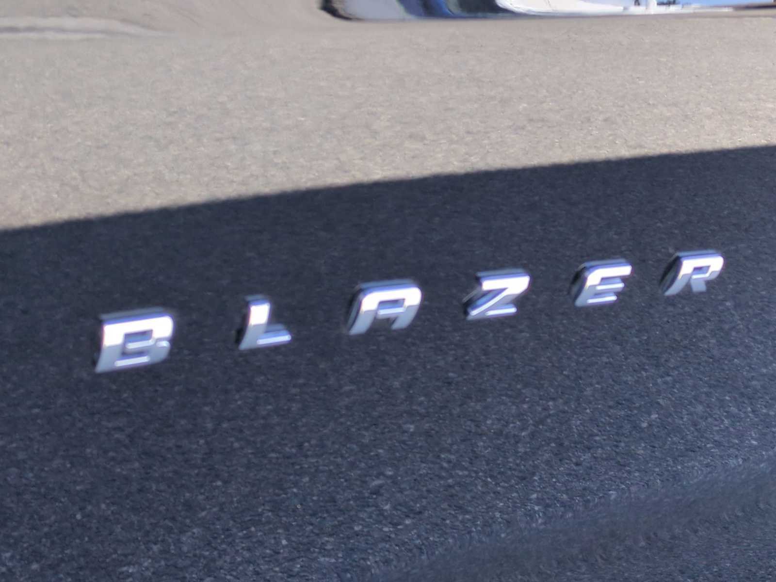 Used 2025 Chevrolet Blazer LT FWD image 9