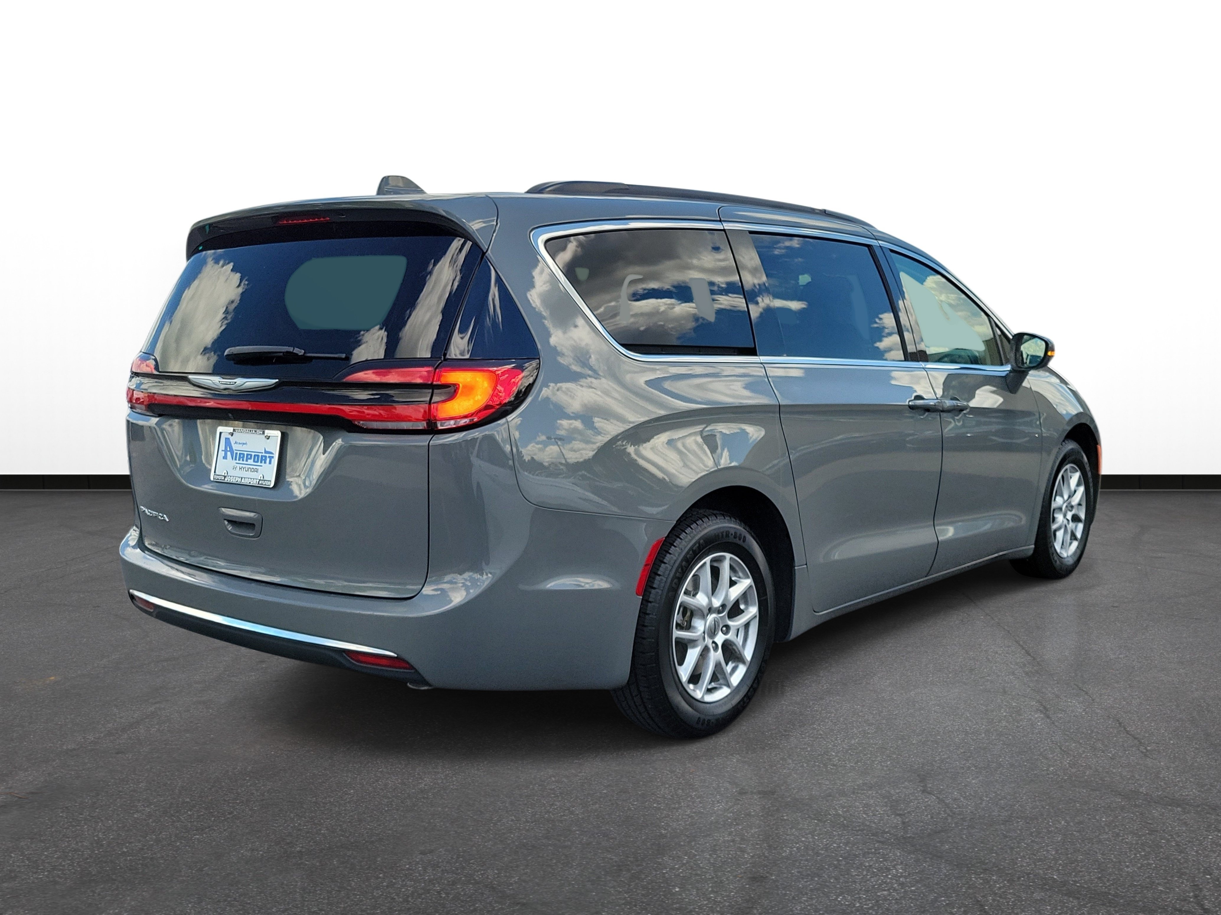Used 2022 Chrysler Pacifica Touring-L FWD image 4