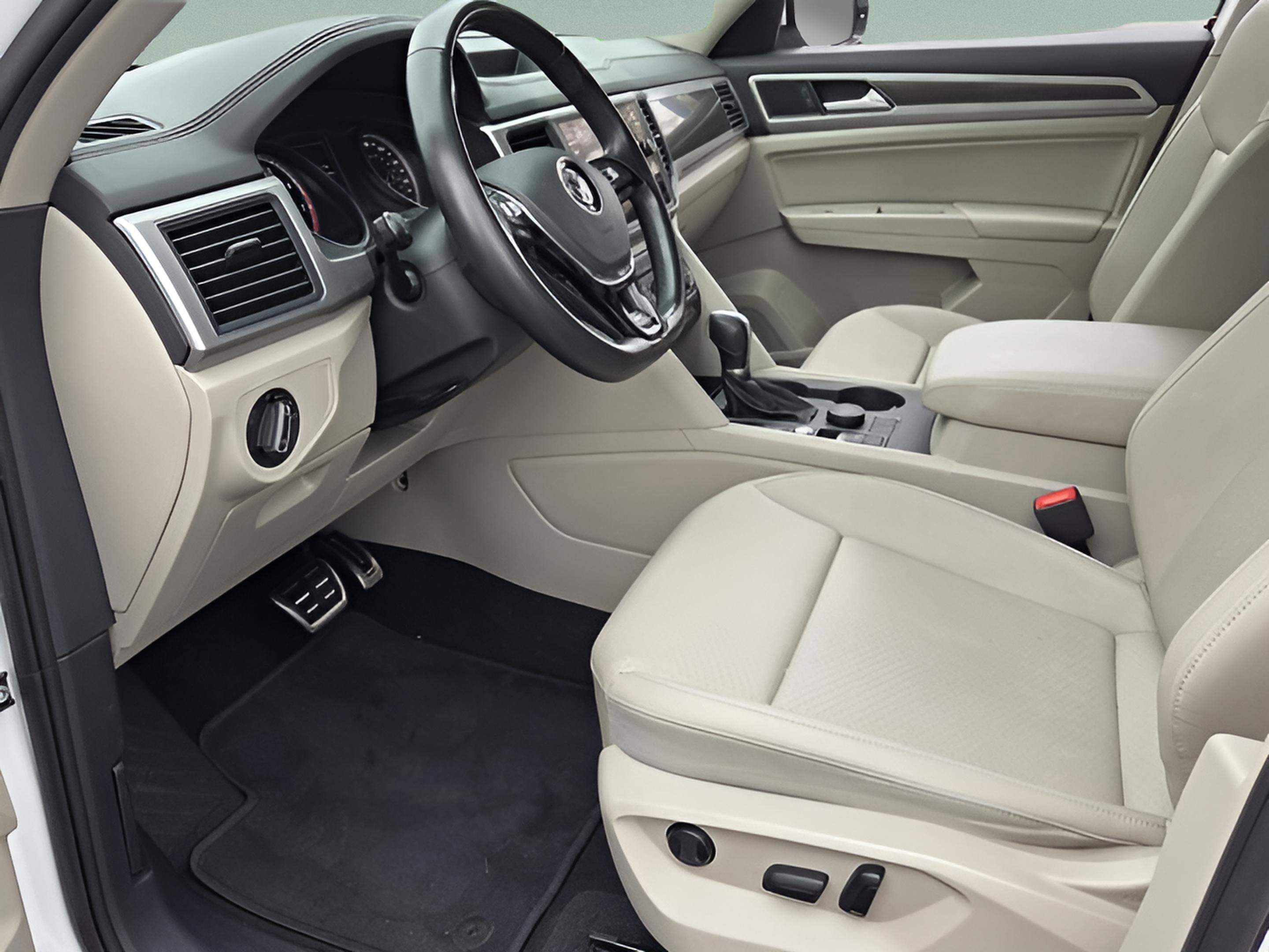 Used 2019 Volkswagen Atlas SE w/ Towing Package image 14