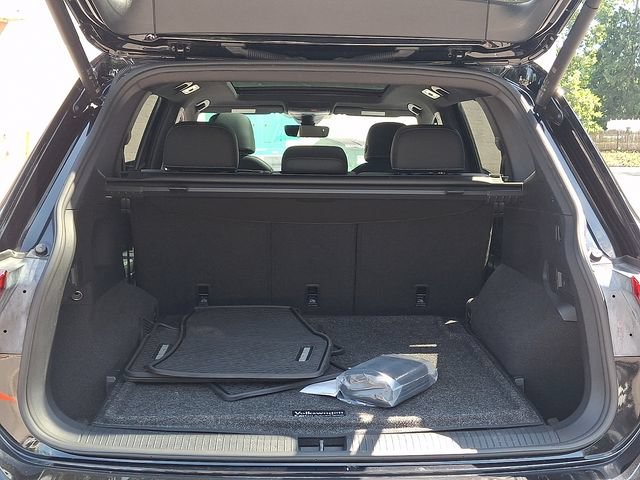 Certified 2023 Volkswagen Tiguan SEL R-Line AWD/4WD image 30
