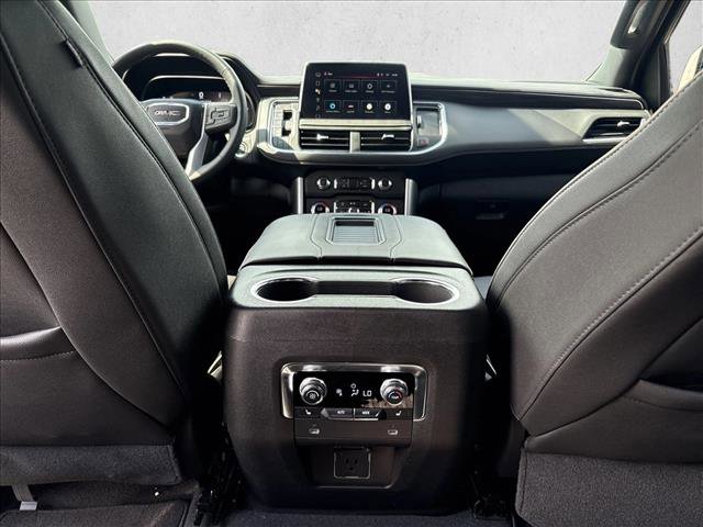Used 2024 GMC Yukon SLT w/ SLT Luxury Package AWD/4WD image 18