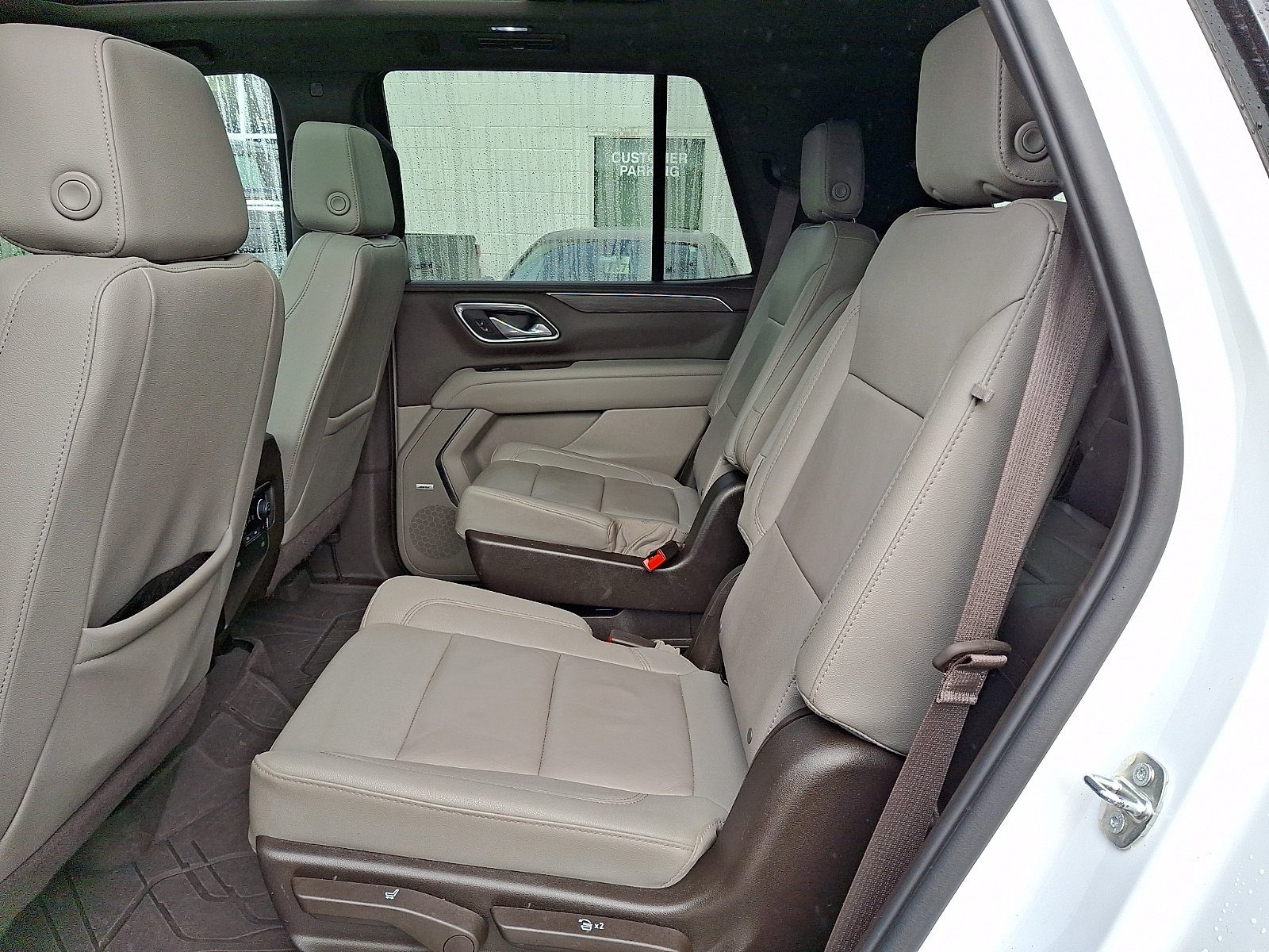 Used 2023 Chevrolet Tahoe LT w/ LT Signature Package AWD/4WD image 11