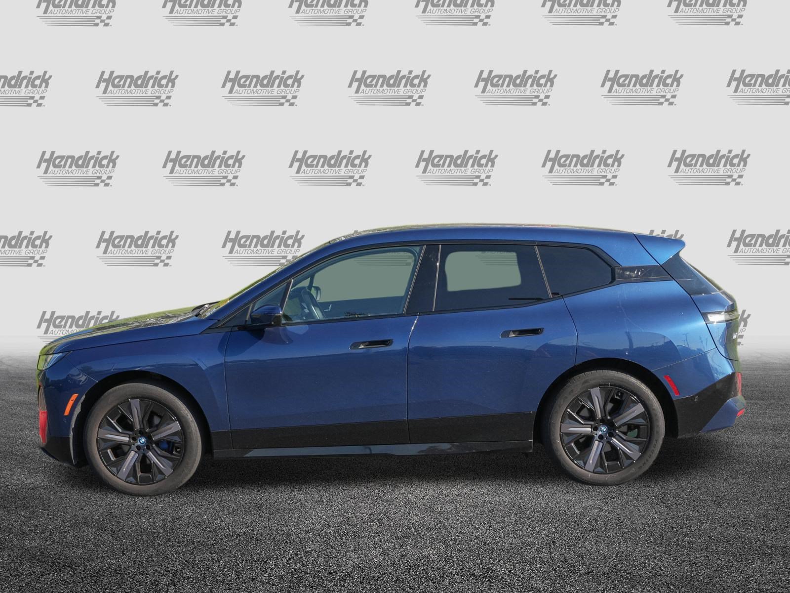 Used 2024 BMW iX xDrive50 w/ Sport Package AWD/4WD image 6