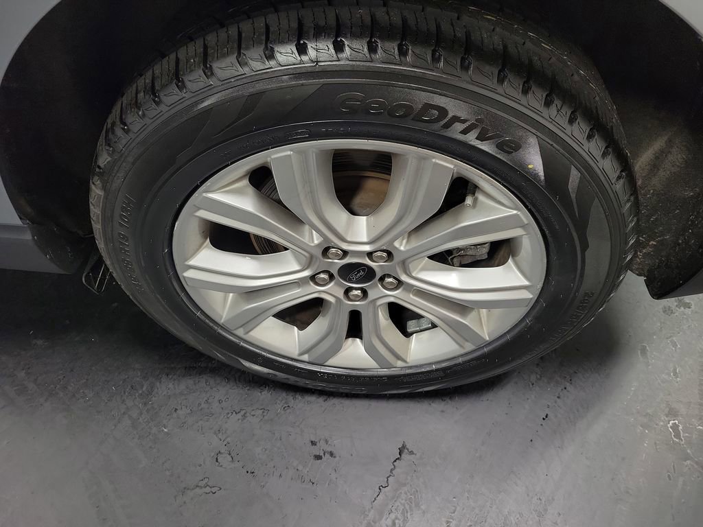 Used 2023 Ford Edge Titanium AWD/4WD image 10