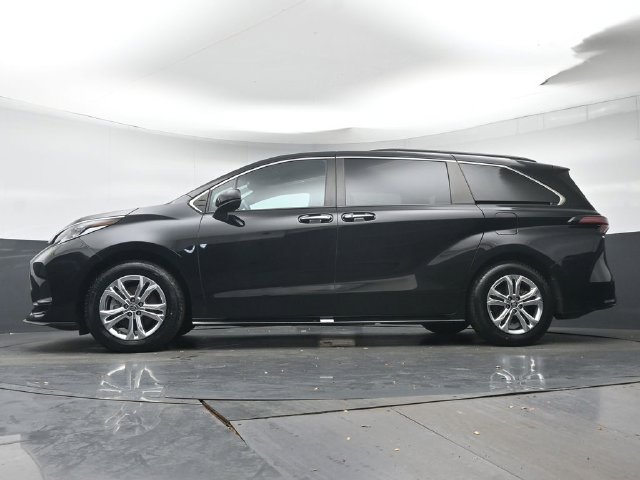 Used 2023 Toyota Sienna XSE w/ XSE Plus Package AWD/4WD image 30