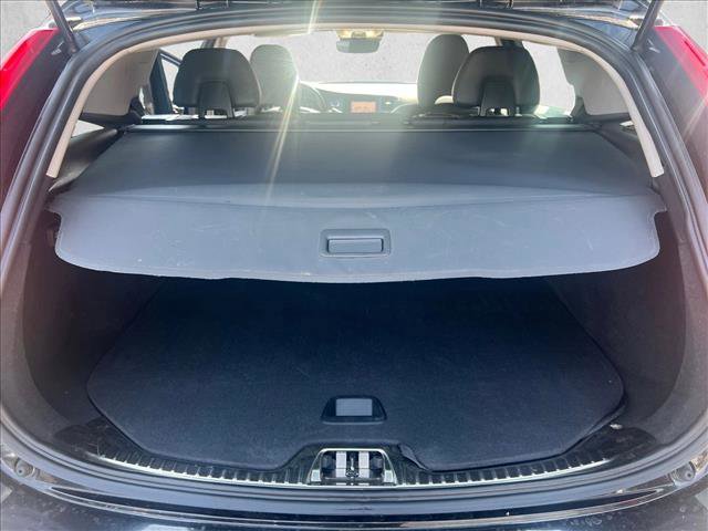 Used 2018 Volvo V60 T5 Cross Country Platinum image 11