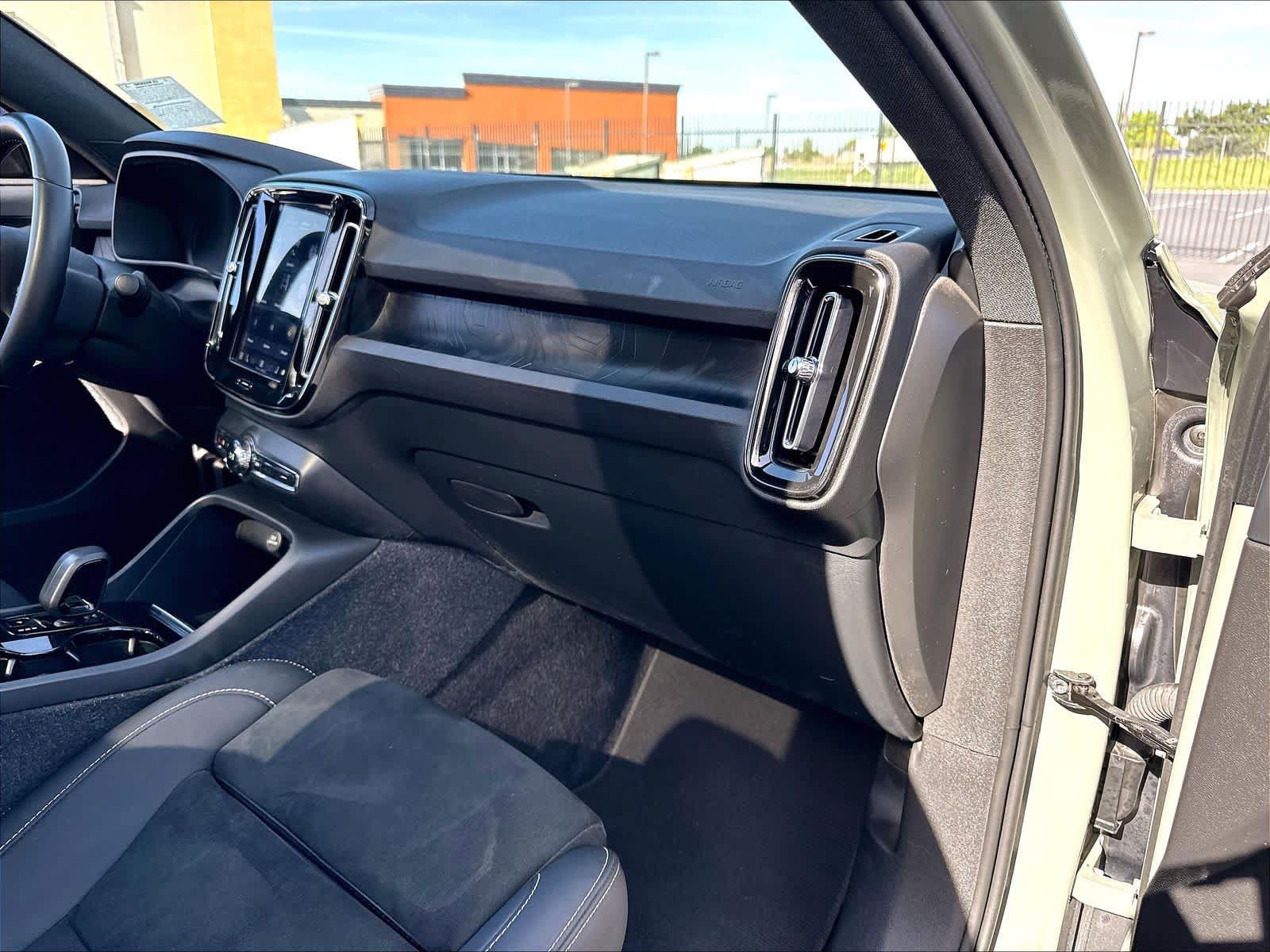 Used 2023 Volvo C40 P8 Recharge Plus AWD/4WD image 19