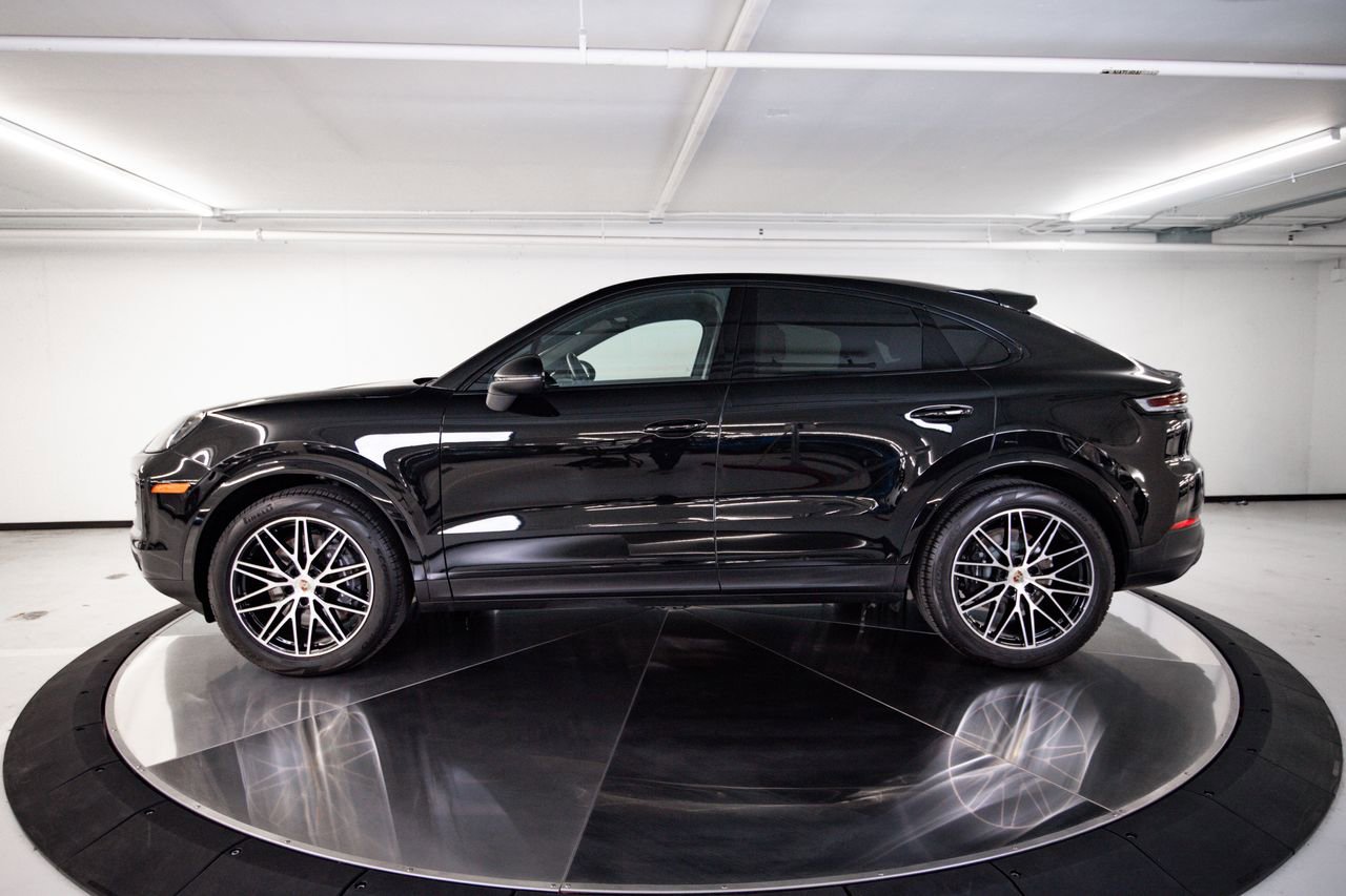 Certified 2024 Porsche Cayenne Coupe image 2
