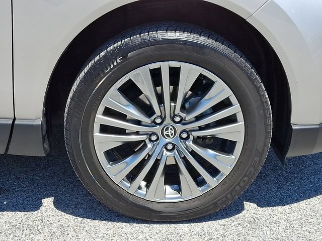 Used 2024 Toyota Venza Limited AWD/4WD image 11