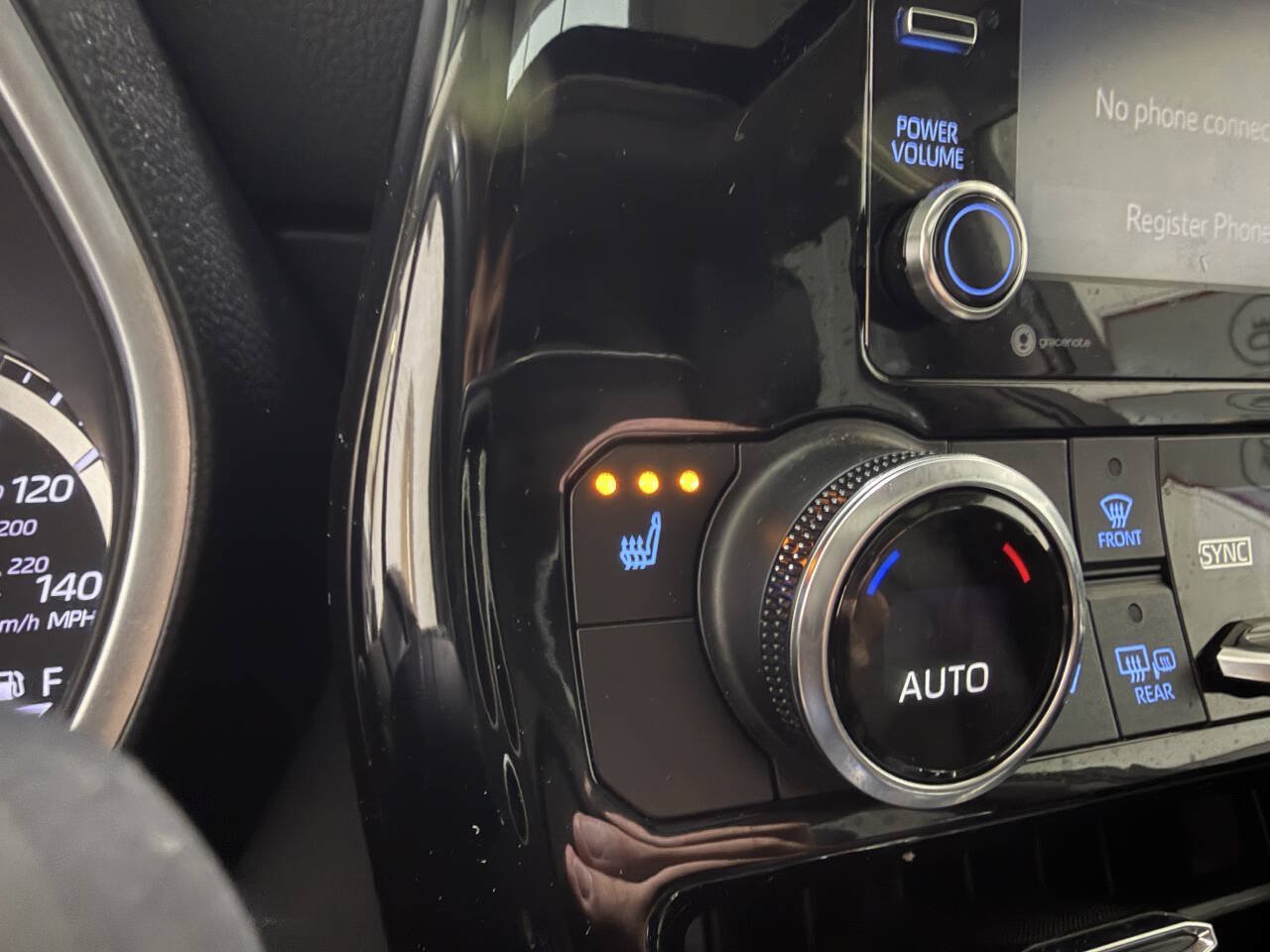 Used 2022 Toyota Highlander XLE AWD/4WD image 4