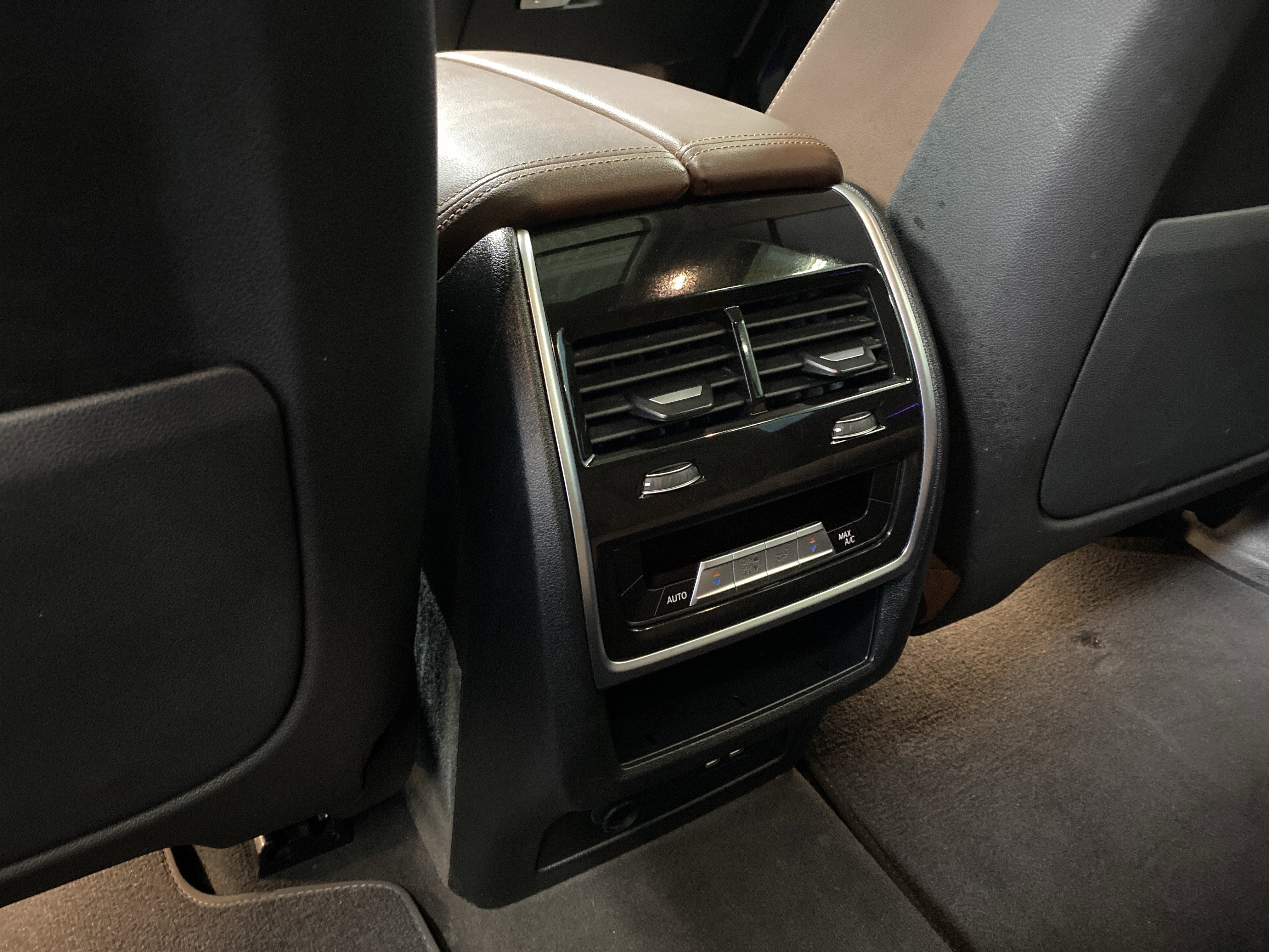 Used 2023 BMW X7 xDrive40i w/ Parking Assistance Package image 33