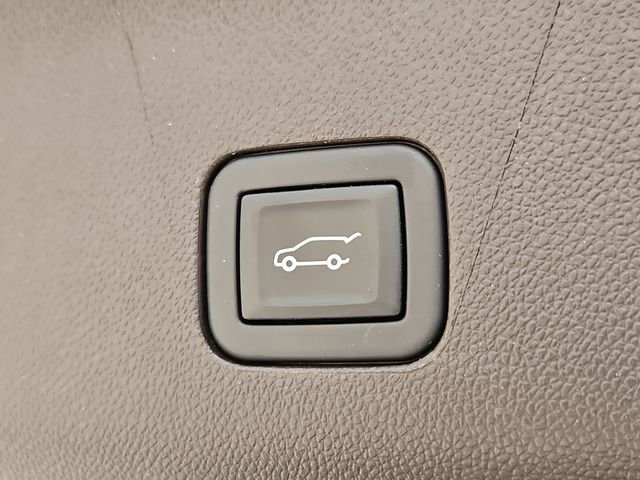 Used 2023 Chevrolet Tahoe Z71 w/ Luxury Package AWD/4WD image 16