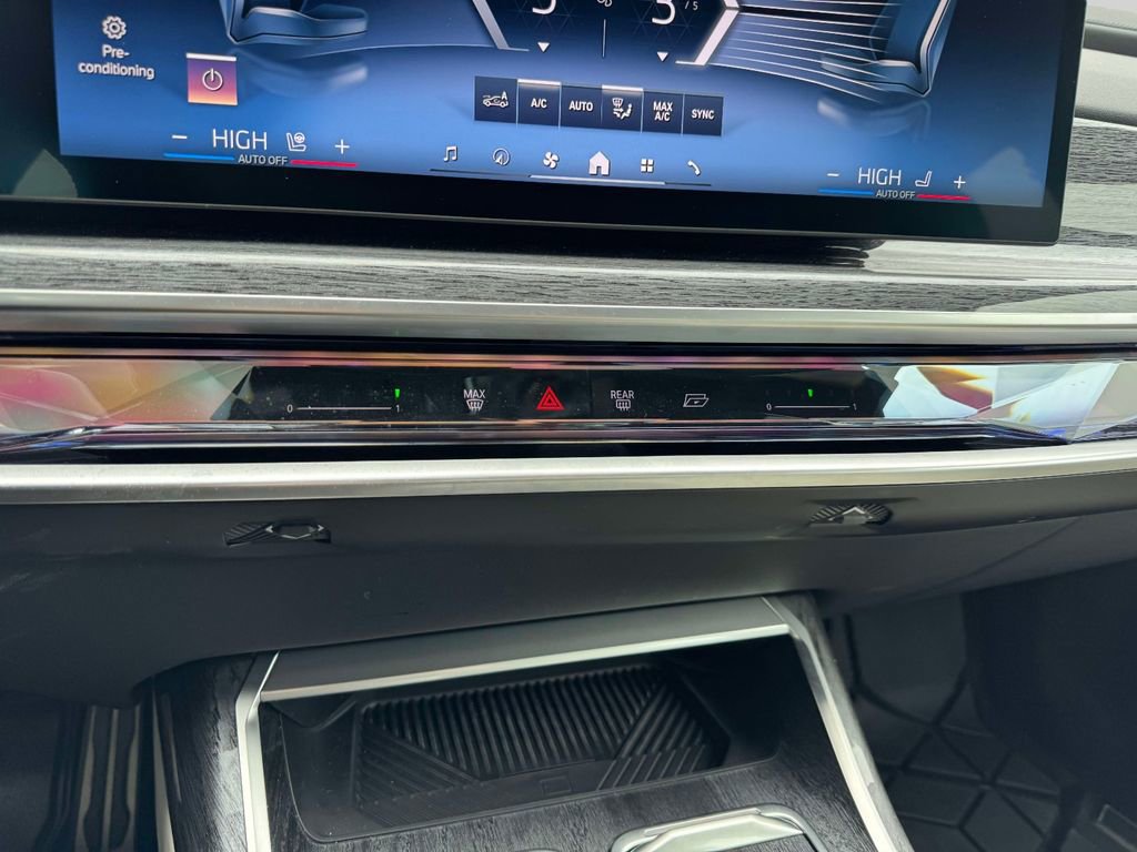 Certified 2025 BMW 760i xDrive w/ Premium Package AWD/4WD image 14
