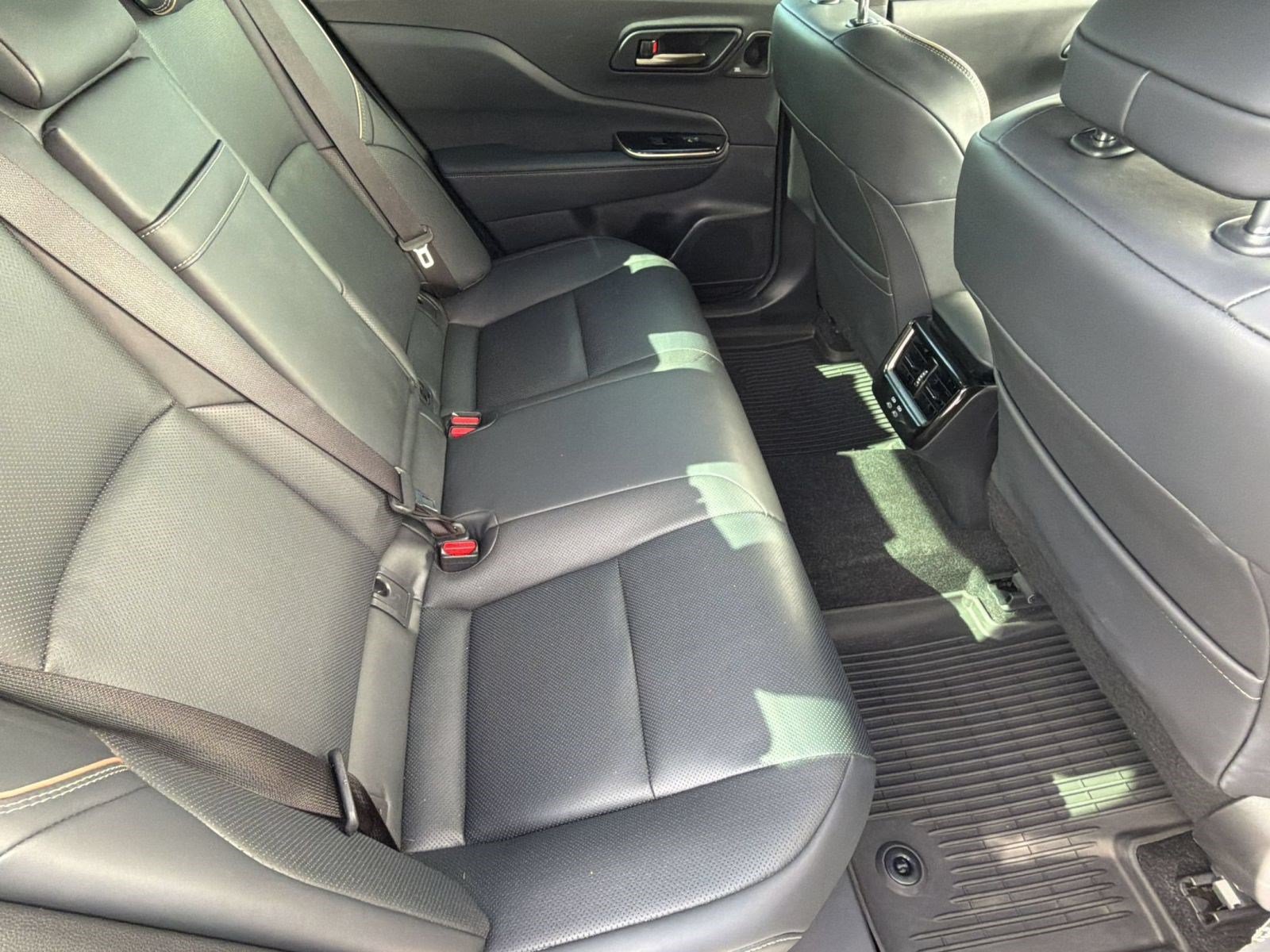 Used 2024 Toyota Crown AWD/4WD image 31