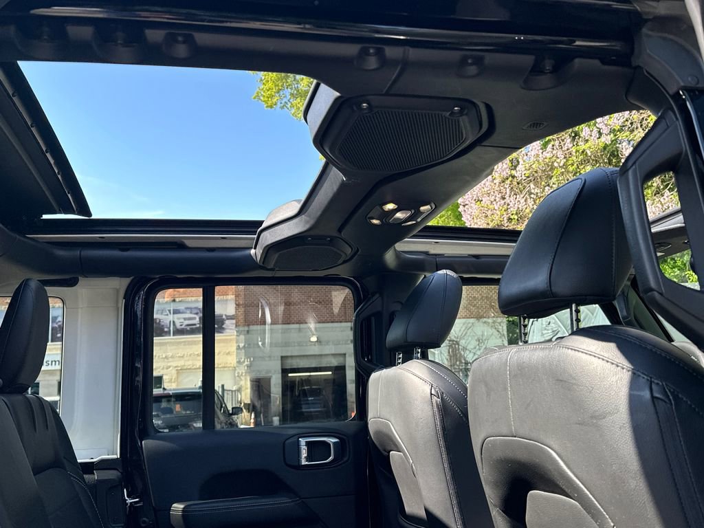 Used 2023 Jeep Wrangler Unlimited Sahara w/ Cold Weather Group AWD/4WD image 10
