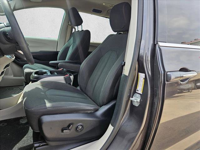 Used 2018 Chrysler Pacifica Touring Plus image 12