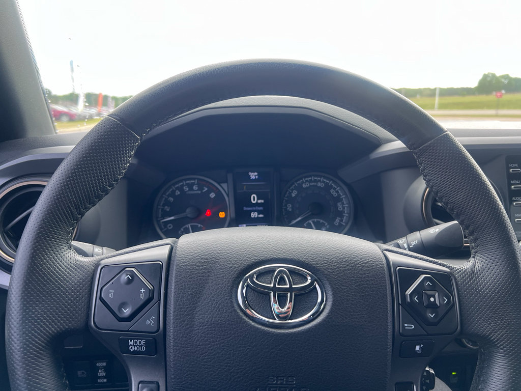 Used 2021 Toyota Tacoma TRD Sport w/ Technology Package image 26