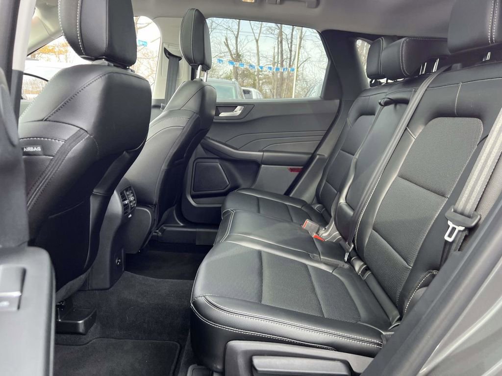 Used 2022 Ford Escape SEL w/ Technology Package image 16