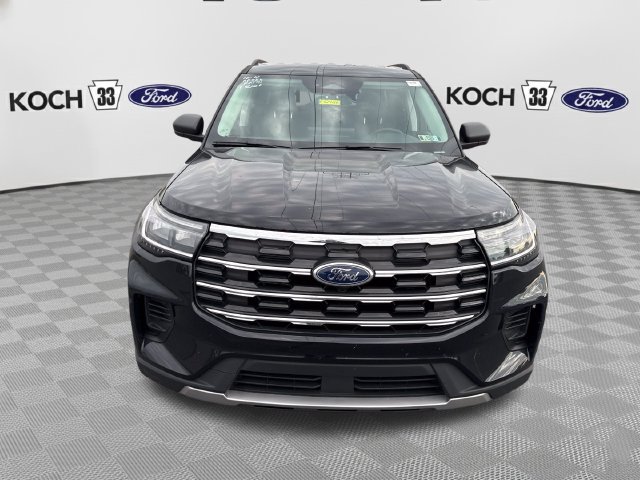 Used 2025 Ford Explorer Active AWD/4WD image 2
