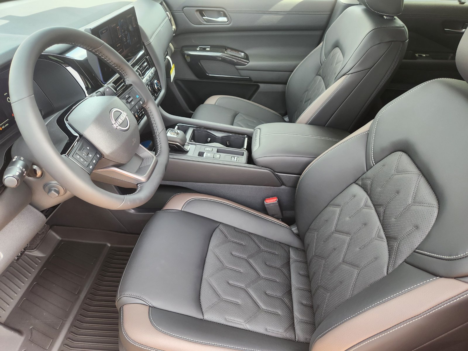 New 2026 Nissan Pathfinder Platinum FWD image 12