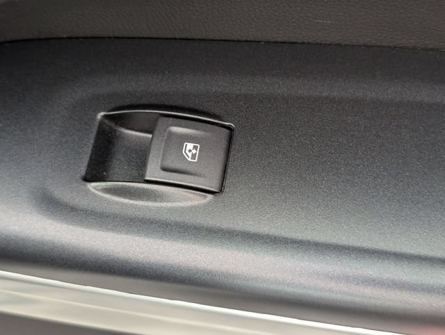 Used 2022 Chevrolet Colorado LT w/ Fleet Safety Package RWD image 32