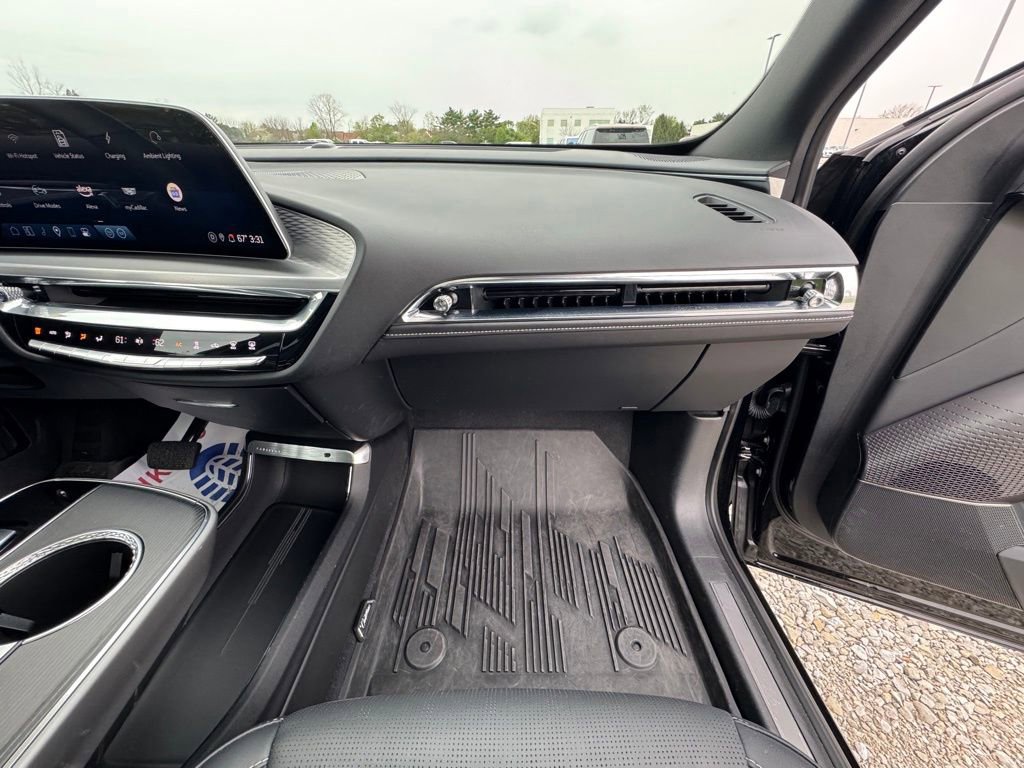 Certified 2024 Cadillac Lyriq Luxury image 29