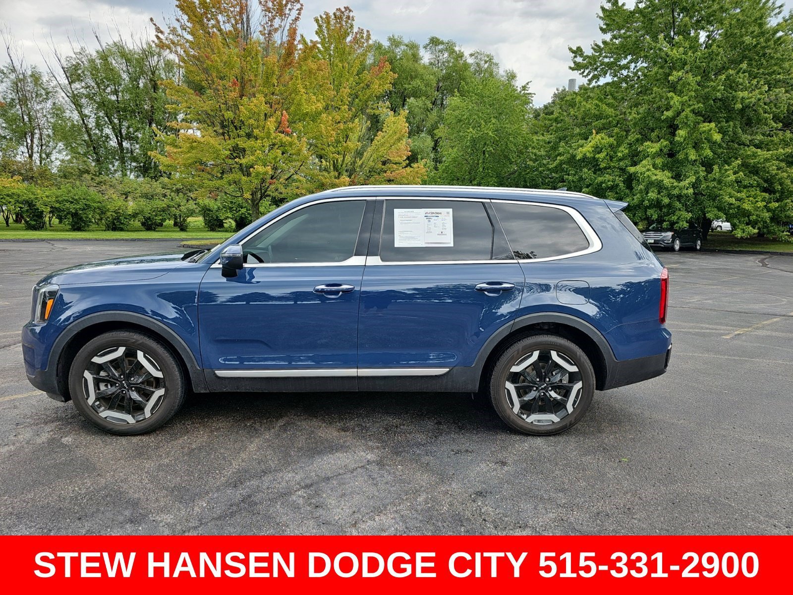 Used 2023 Kia Telluride S AWD/4WD image 1