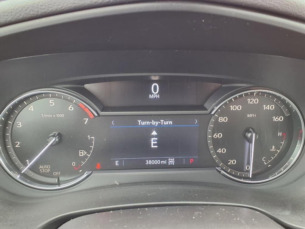 Used 2023 Cadillac XT4 Luxury w/ Cold Weather Package image 19