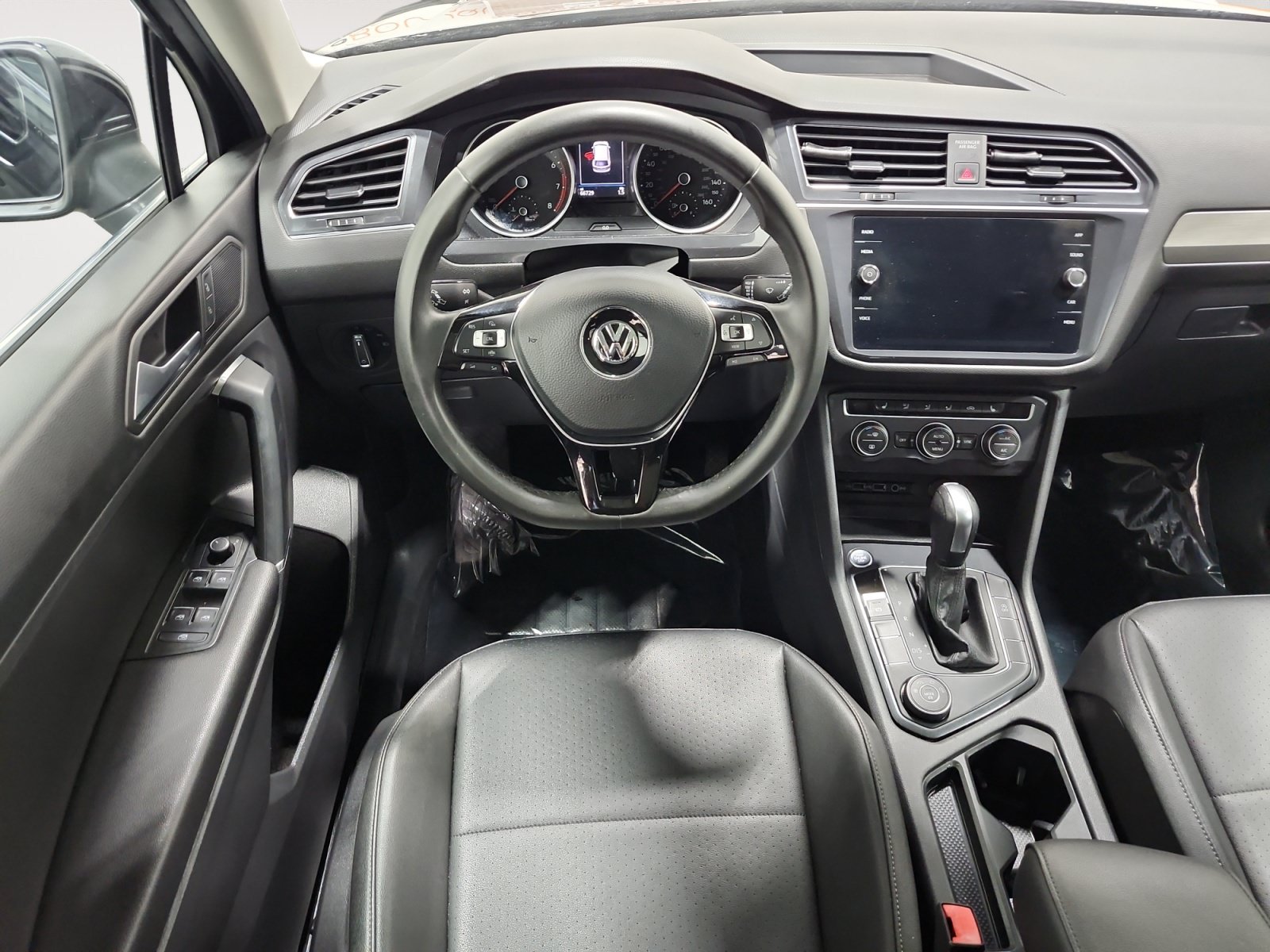 Used 2020 Volkswagen Tiguan SE w/ Panoramic Sunroof Package AWD/4WD image 10