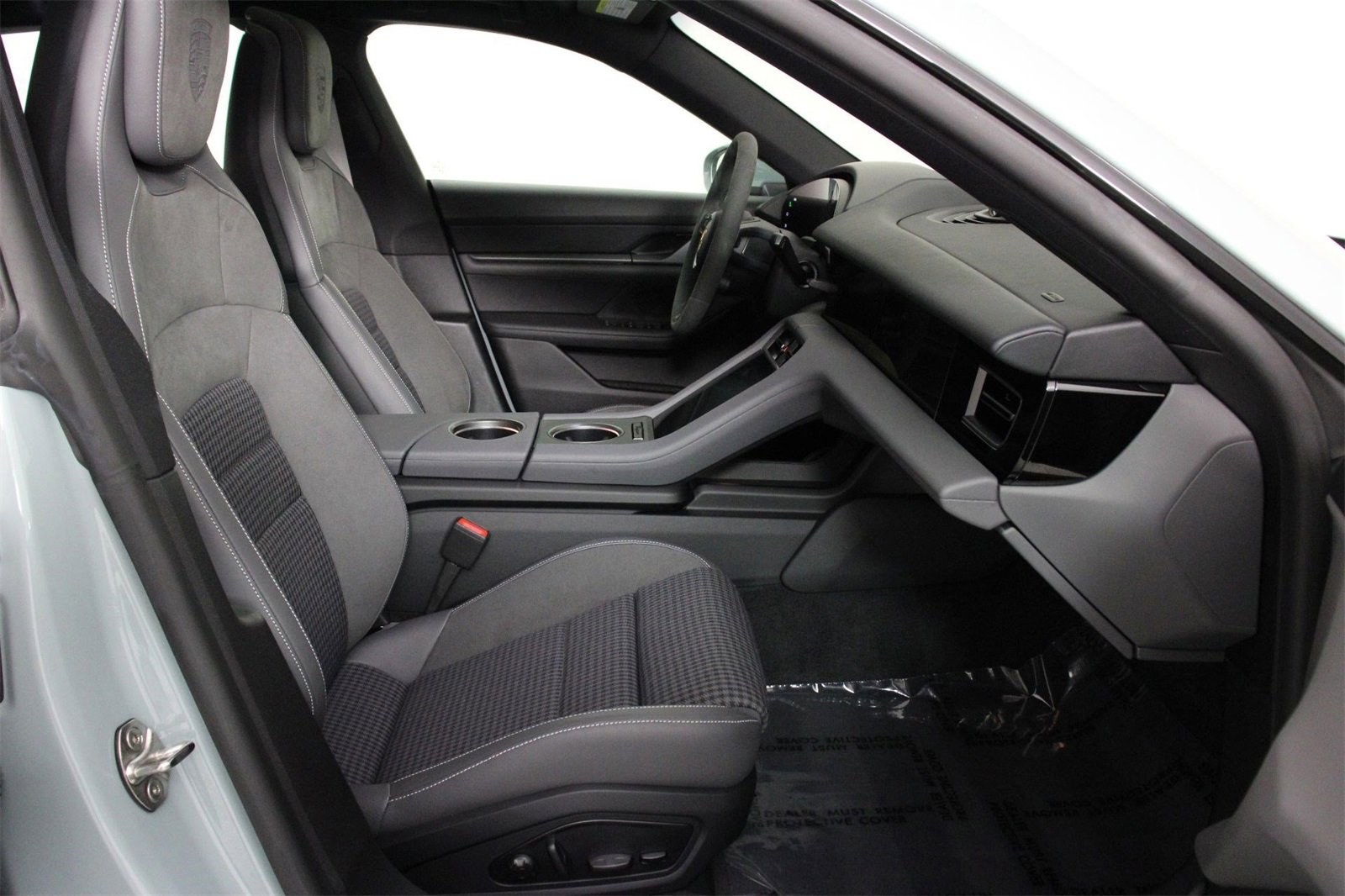 Used 2025 Porsche Taycan 4 Cross Turismo image 29