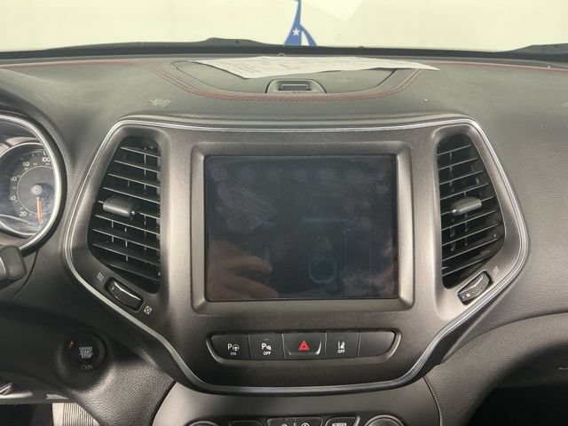 Used 2019 Jeep Cherokee Trailhawk AWD/4WD image 31
