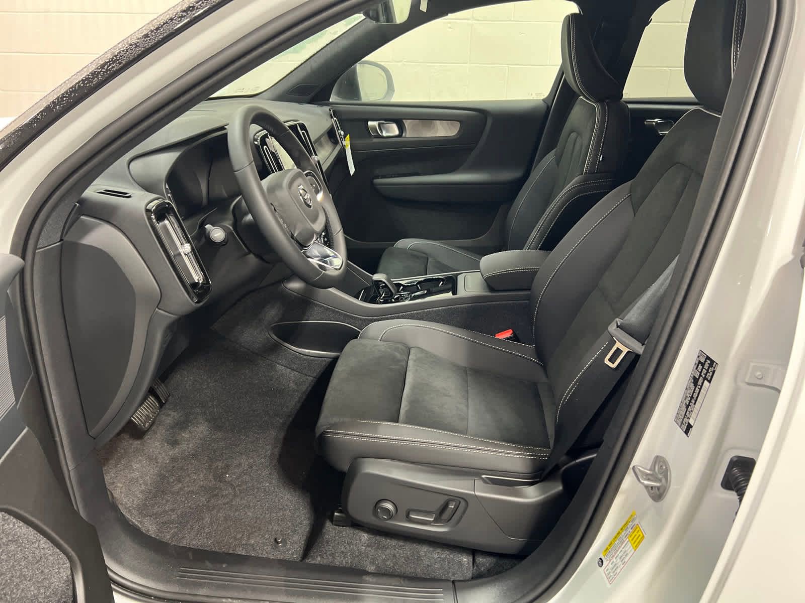 New 2024 Volvo XC40 Recharge Plus image 6