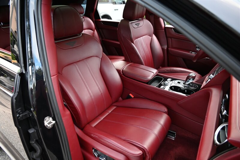 Used 2019 Bentley Bentayga AWD/4WD image 24