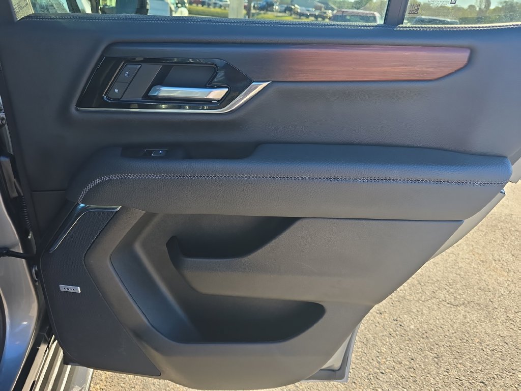 Used 2025 GMC Yukon Denali AWD/4WD image 18