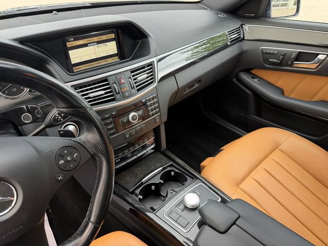 Used 2010 Mercedes-Benz E 350 4MATIC Sedan image 27