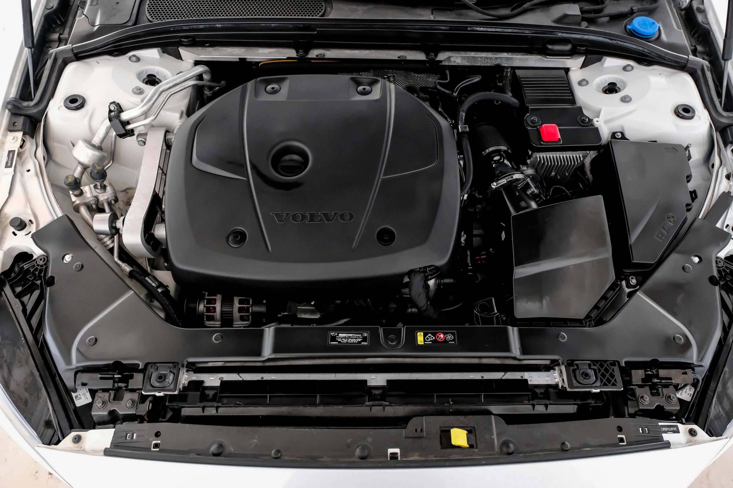 Used 2020 Volvo S60 T5 Momentum image 45