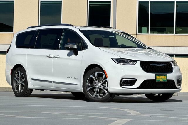 New 2026 Chrysler Pacifica Pinnacle image 2