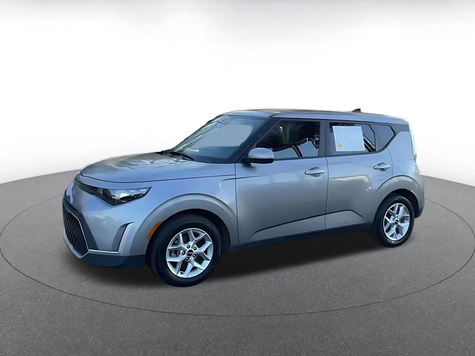 Used 2025 Kia Soul LX w/ LX Technology Package image 8