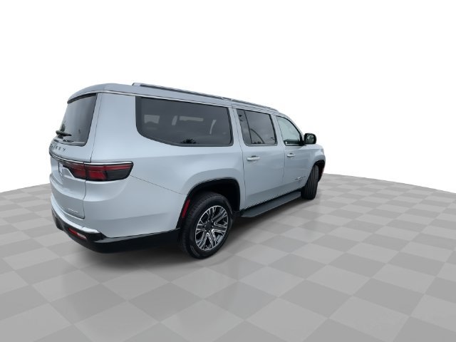 Used 2024 Jeep Wagoneer L Series II w/ Flexible Seating Group AWD/4WD image 8