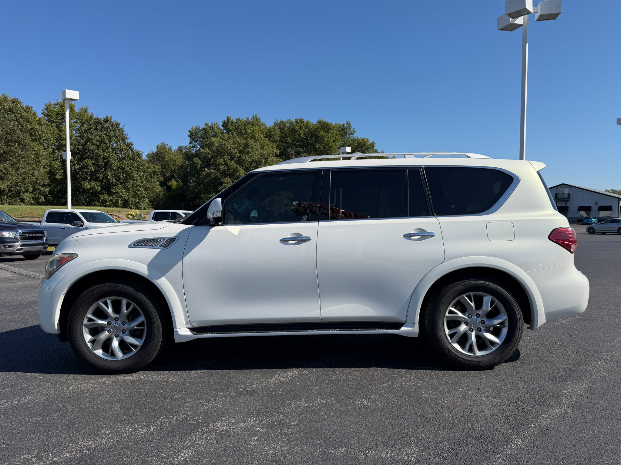Used 2013 INFINITI QX56 4WD w/ Theater Pkg image 4