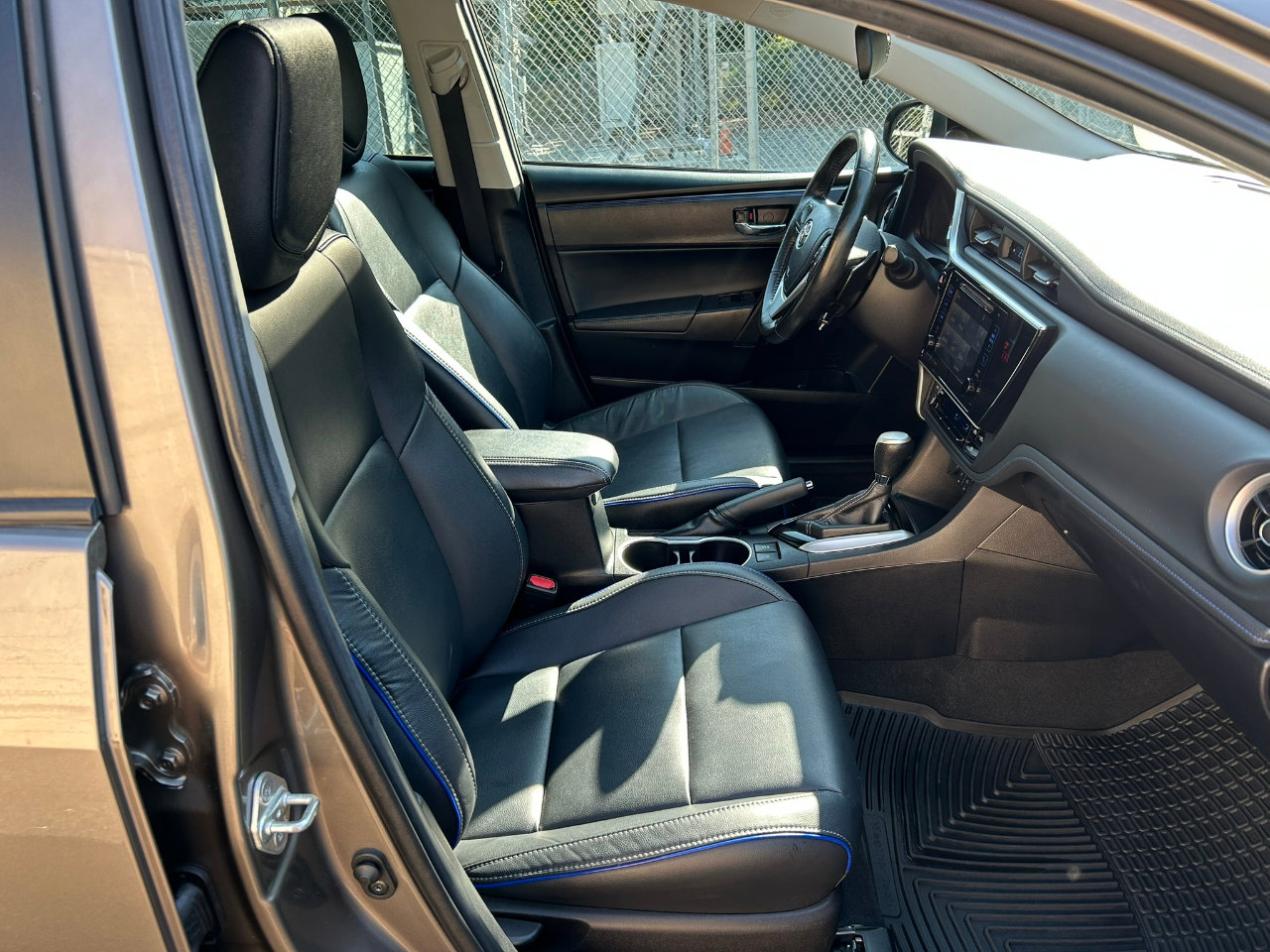 Used 2019 Toyota Corolla XSE image 10