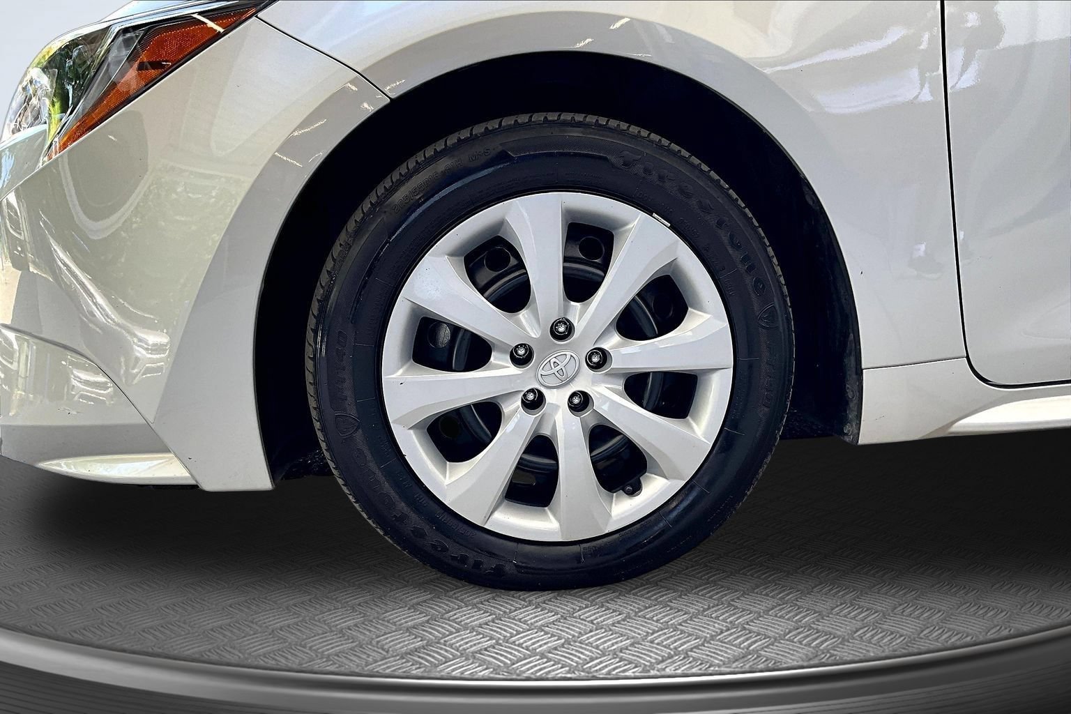 Used 2024 Toyota Corolla LE FWD image 32