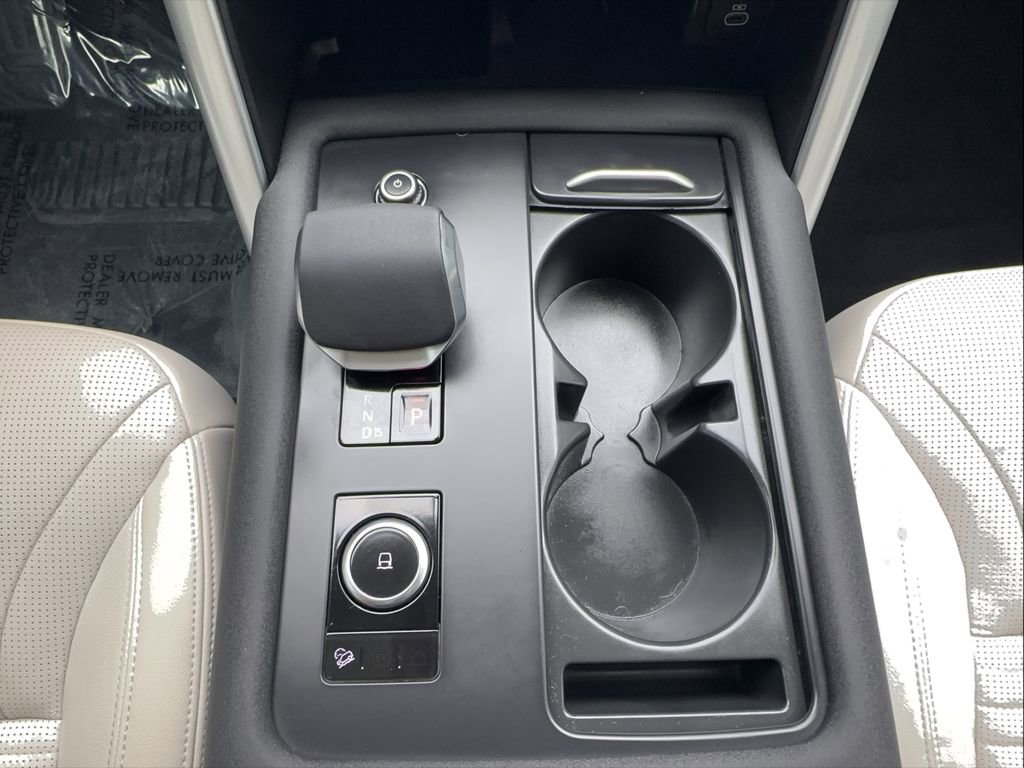 Used 2025 Land Rover Discovery S AWD/4WD image 28