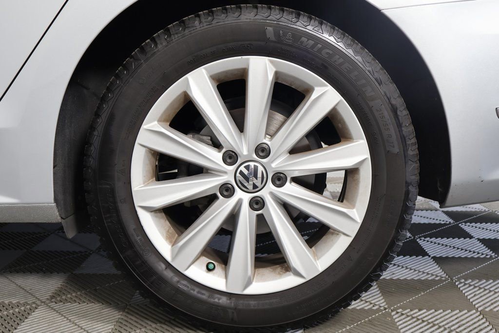 Used 2013 Volkswagen Passat 2.5 SEL Premium FWD image 16
