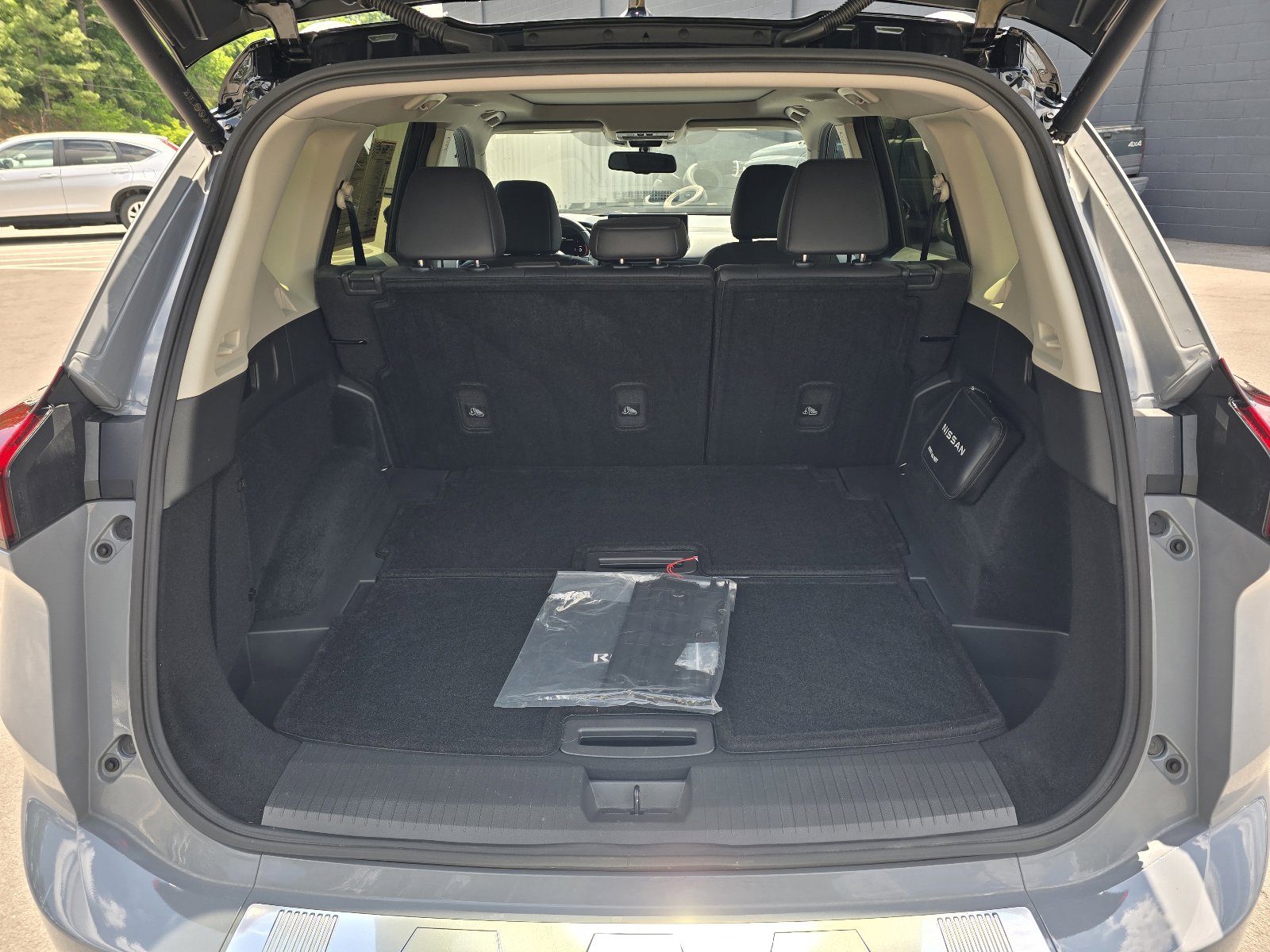 Used 2024 Nissan Rogue Platinum AWD/4WD image 25